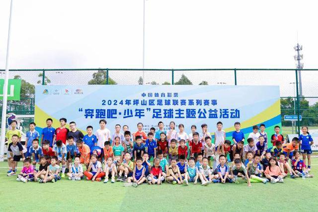 记者谈巴萨后卫变动：若巴尔德离队，库库和格瓦是候选